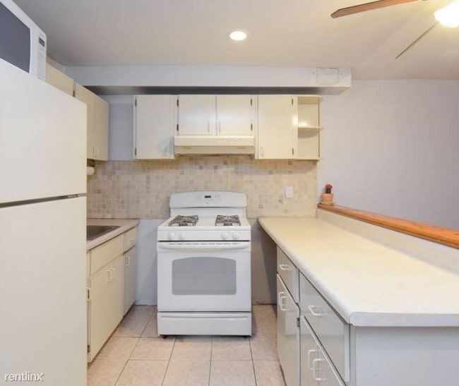 Building Photo - 3 br, 1 bath Apartment - 272 New York Ave