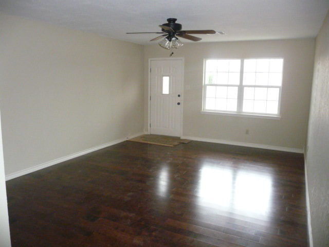 Building Photo - Newly Remodeled