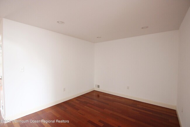 Foto del edificio - 128 Daniele Dr