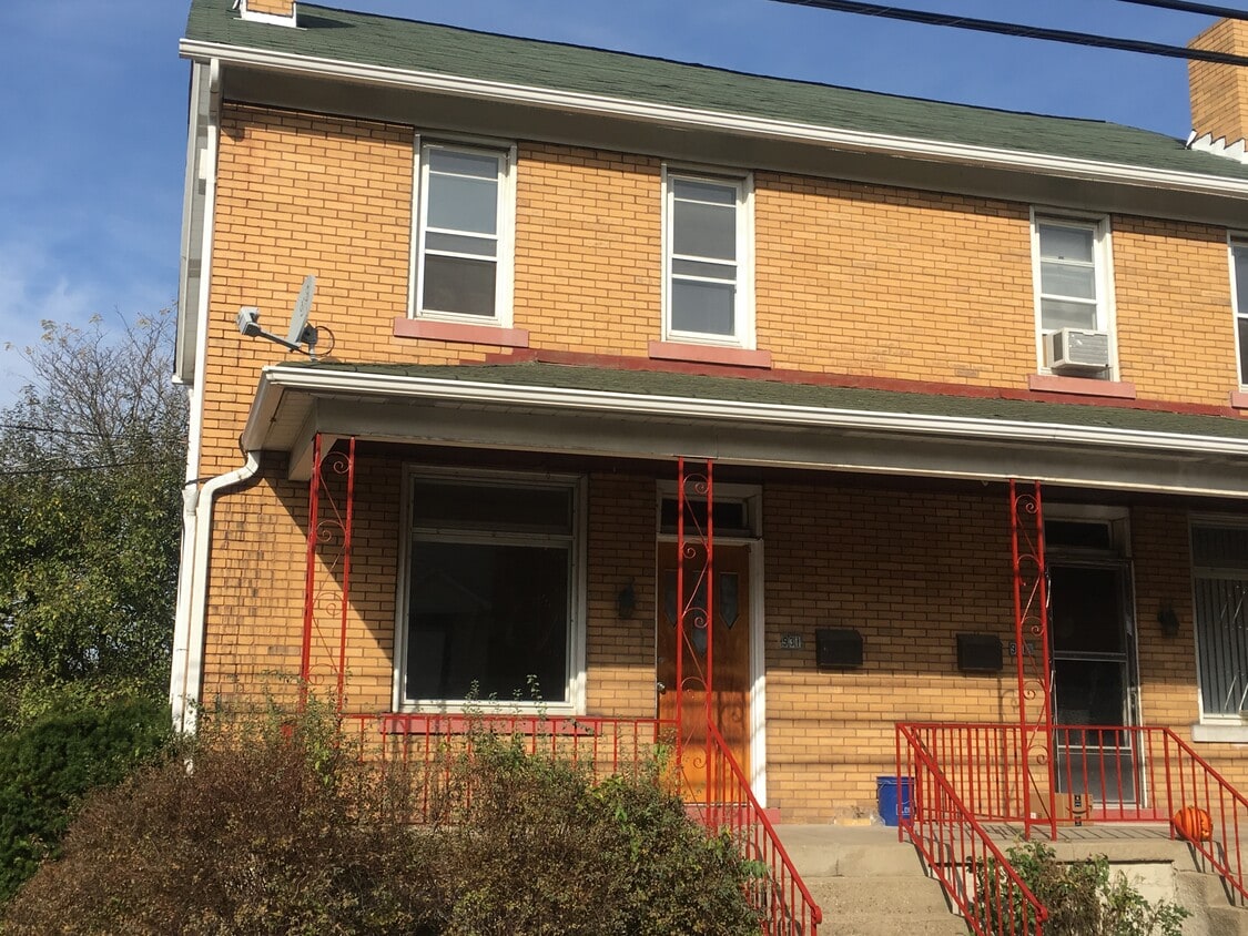 931 Idlewood Ave, Carnegie, PA 15106 Townhome Rentals in Carnegie PA