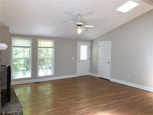 Foto del edificio - 8525 Lynn Dr
