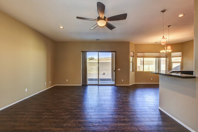 Foto del edificio - 4844 Salem Pl
