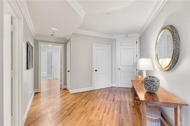 Building Photo - 2660 Peachtree Rd NW