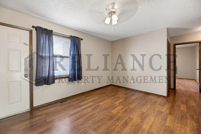Foto del edificio - 1320 E Peach Ave