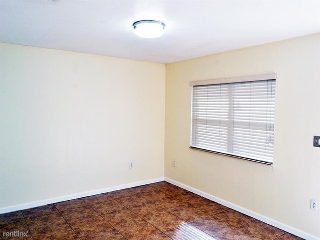 Building Photo - 4 br, 2 bath House - 1109 NW 34th St