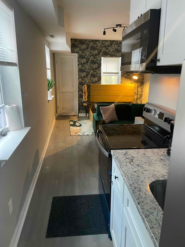 Photo - 1025 W Baltimore St Apartment