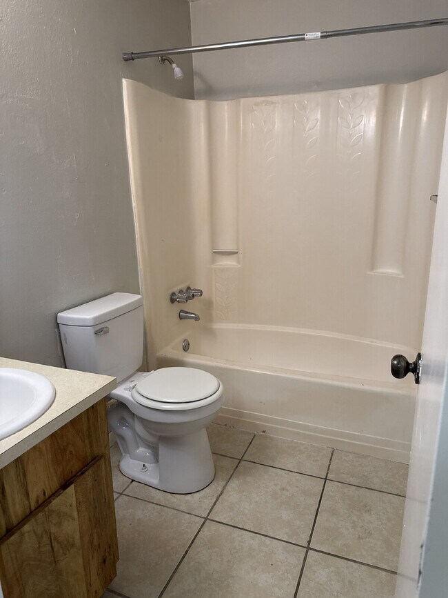 Foto del edificio - One bedroom One Bath available