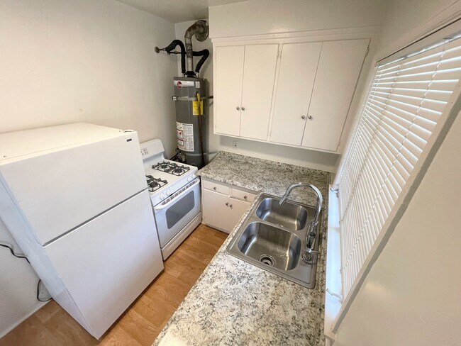 Foto del edificio - Cute Leimert Park 1bd/1ba unit with parkin...