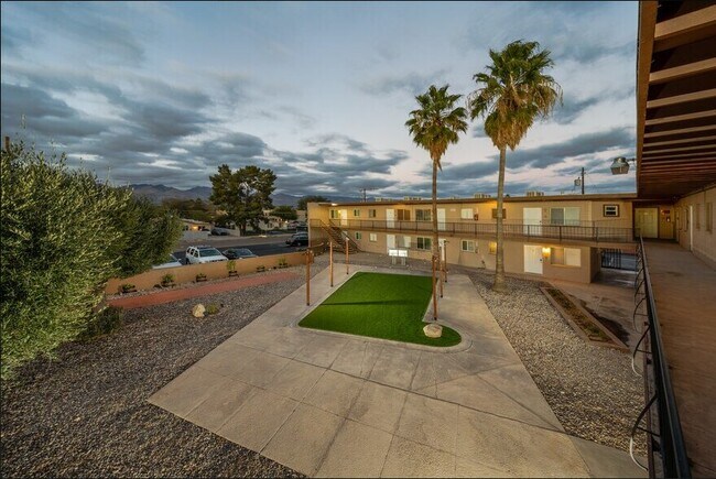 Foto del edificio - 4302 E Bellevue St