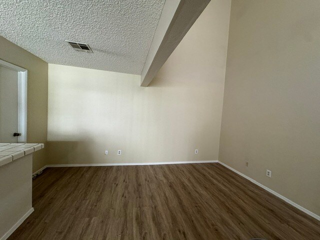 Foto del edificio - 1020 Willow Tree Dr
