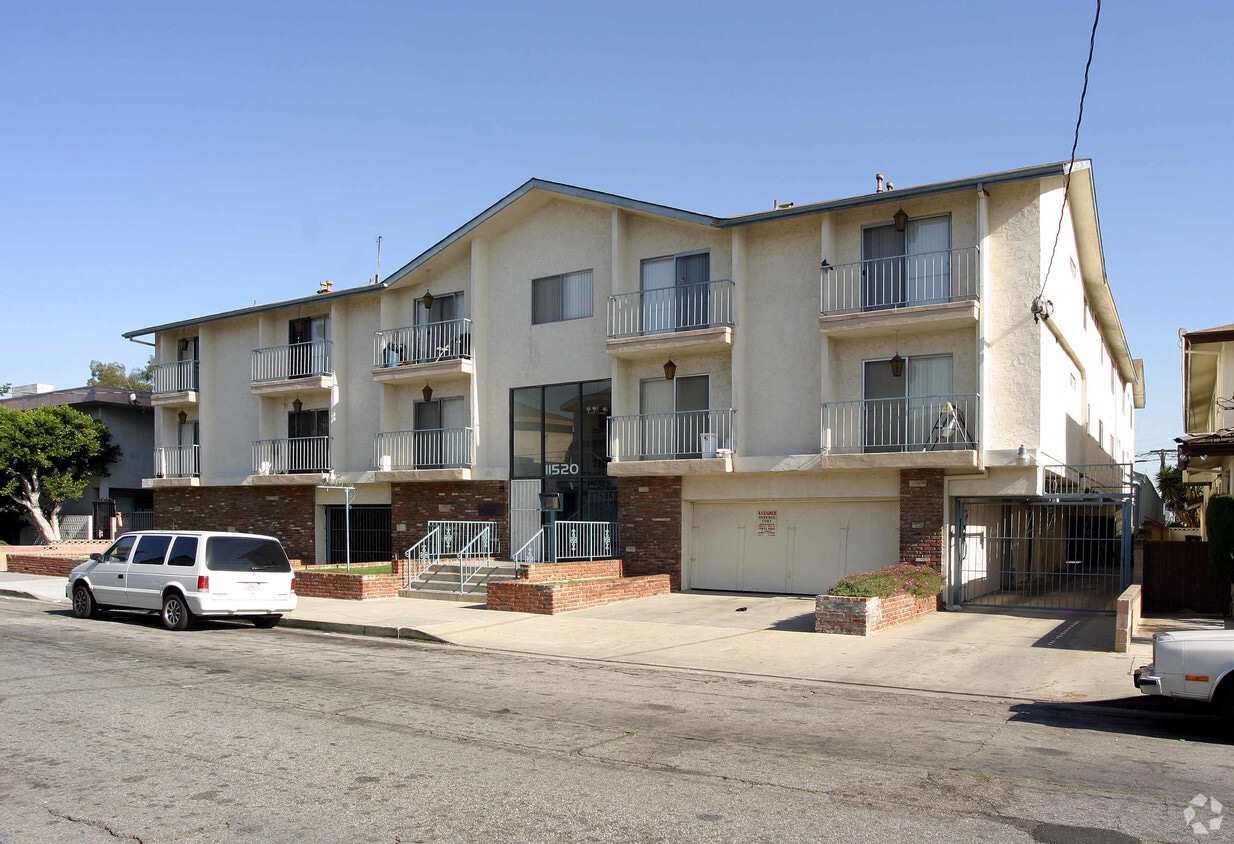 Building Photo - 11520 Menlo Ave