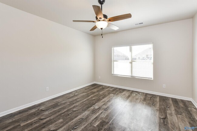 Foto del edificio - 15977 Glenncrest Ln