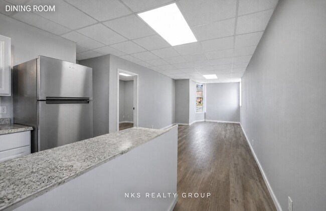 Foto del edificio - 2718 E Grand River Ave
