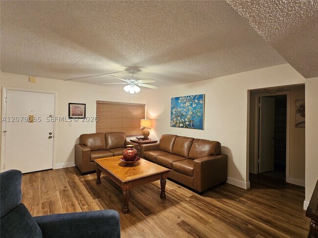Foto del edificio - 8065 SW 107th Ave
