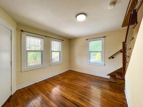 Building Photo - 10 Latta St