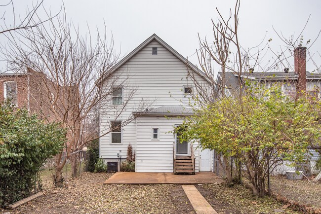 Building Photo - 2144 McCausland Ave