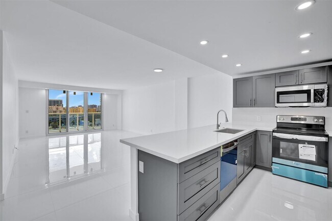 Building Photo - 3800 S Ocean Dr
