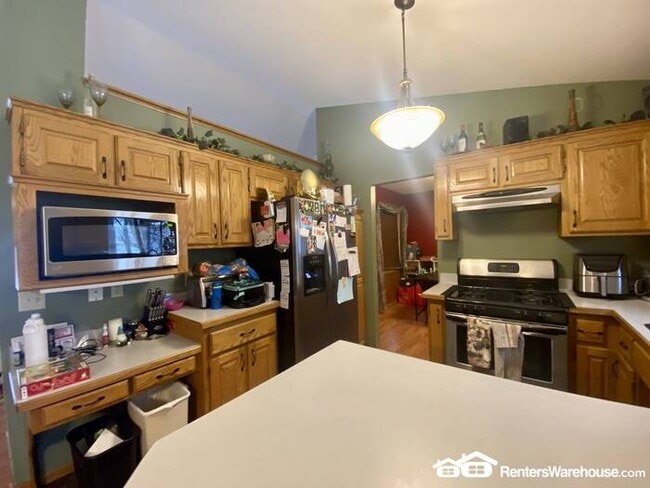 Building Photo - Unique 5BR/4BA 5 Level Home Available 11/4!