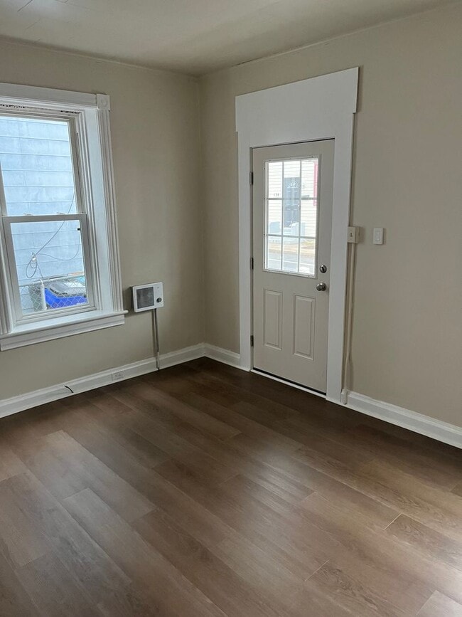 Building Photo - Duplex located on East Ave in Hagerstown