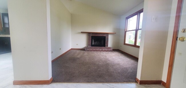 Building Photo - Joliet Corner Lot Three Bedroom Split Level