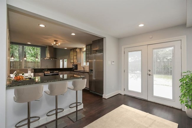 Building Photo - 10210 Hazelhurst Dr