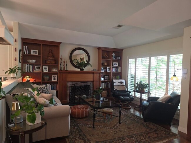 Building Photo - 2264 Grahn Dr