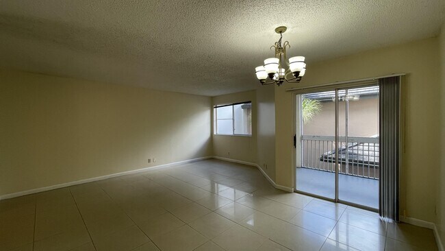 Building Photo - 9833 Westview Dr