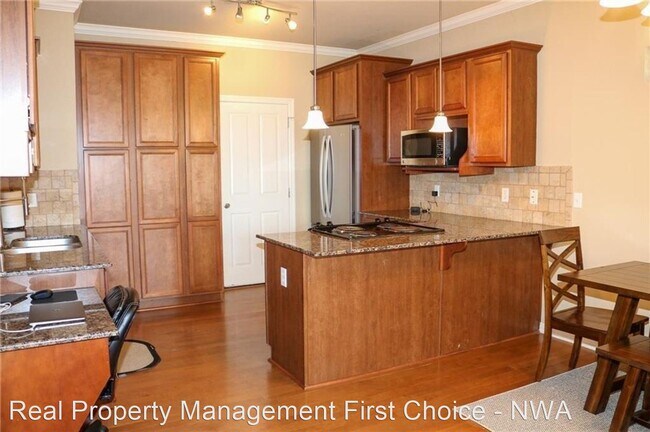 Building Photo - 3 br, 3 bath House - 729 N Rupple Road