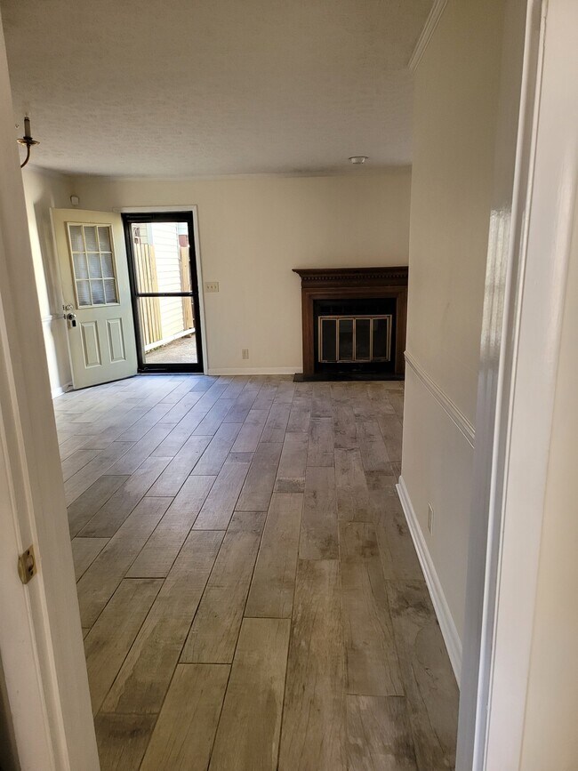 Foto del edificio - 255 Mayflower Ln N