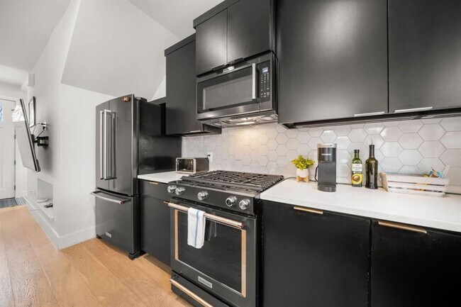 Foto del edificio - 2311 E 8th St