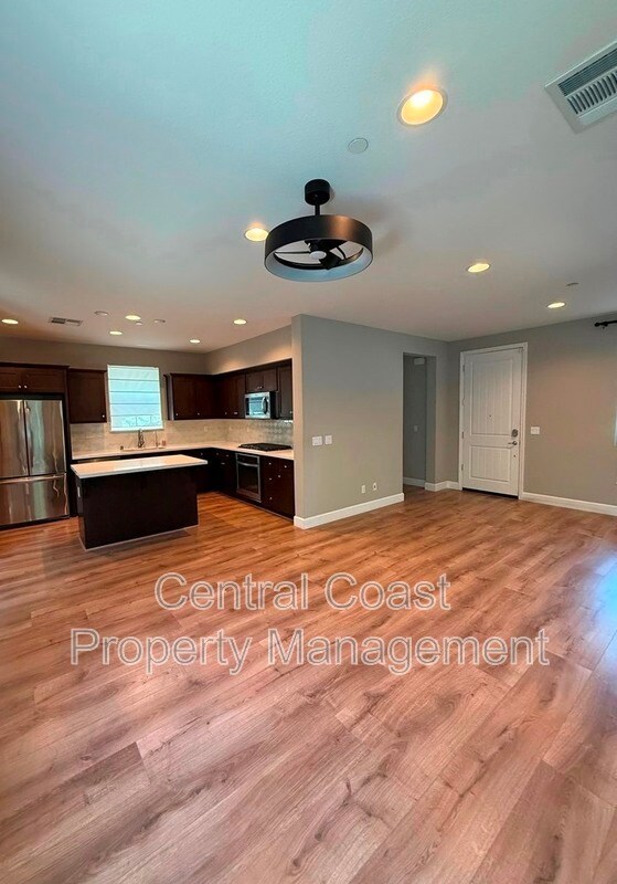 Foto del edificio - 490 Palisade Dr