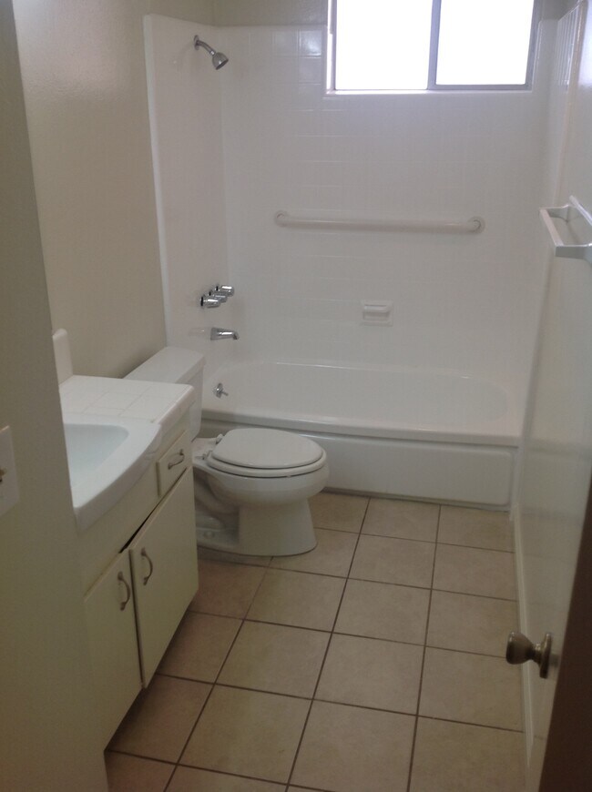 Building Photo - 382 Palos Verdes Blvd