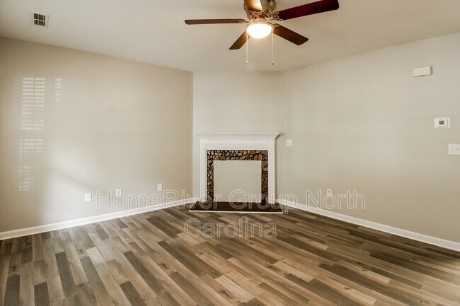 Building Photo - 5936 Bluestem Cir