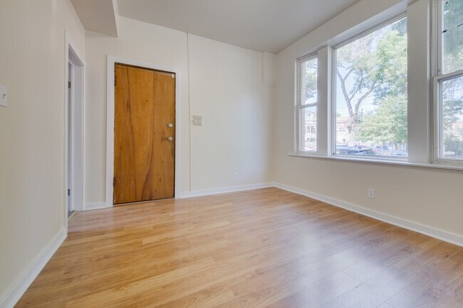 Building Photo - 2511 W Le Moyne St