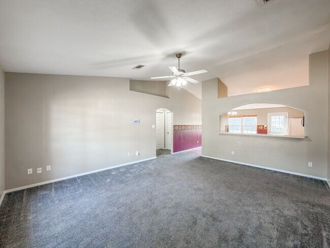 Foto del edificio - 604 Chateau Dr