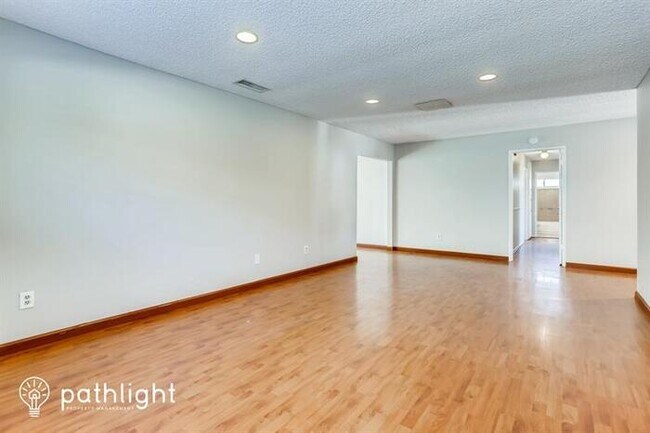 Foto del edificio - 28116 Shelter Cove Dr