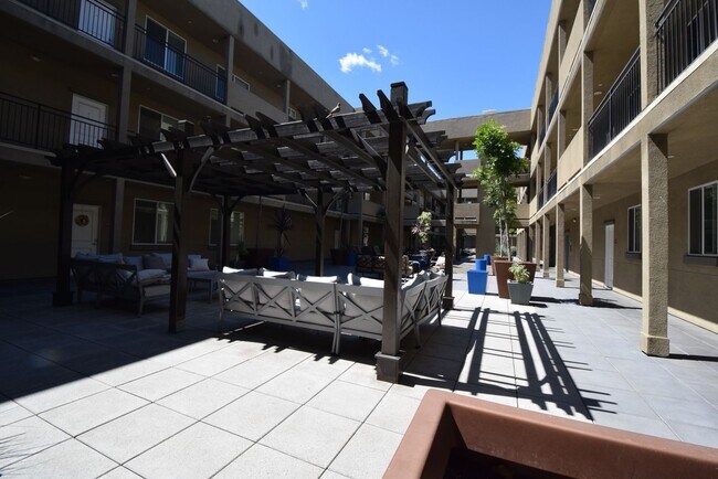 Building Photo - 7851 Ventura Canyon Ave