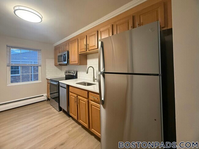 Building Photo - 12 Totman Dr