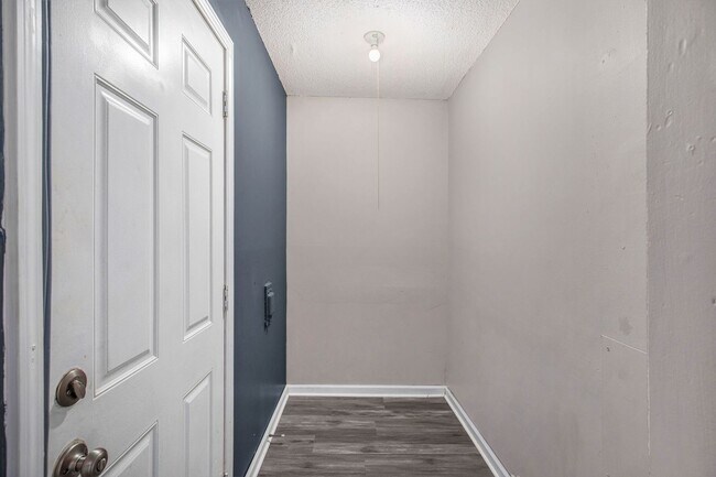 Foto del edificio - **COMING SOON** Beautiful 2-bedroom Duplex...