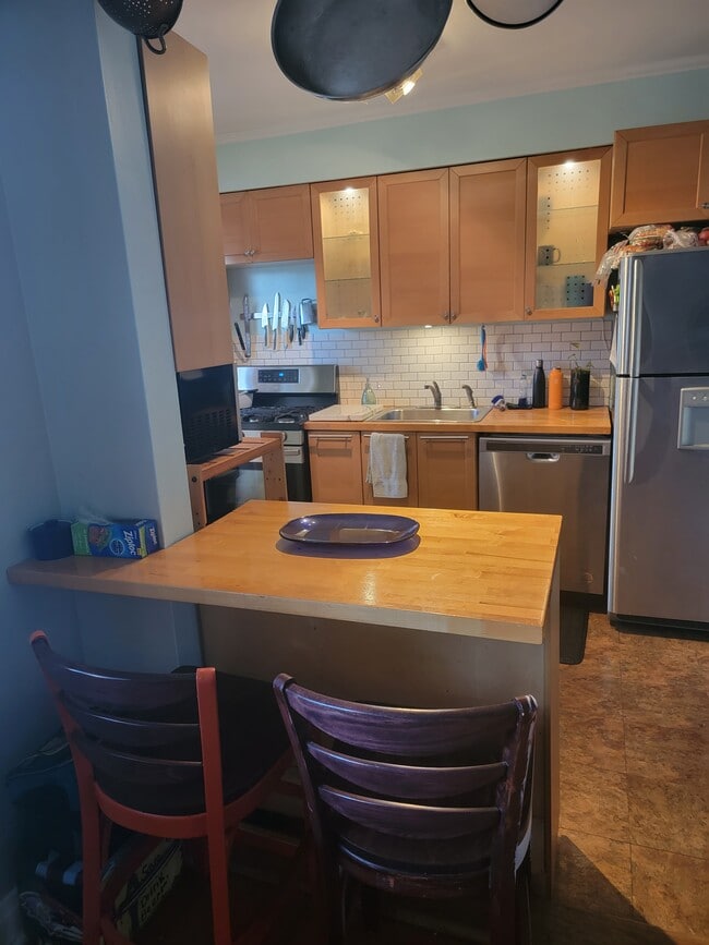 Foto del edificio - 6104 Parkway Dr