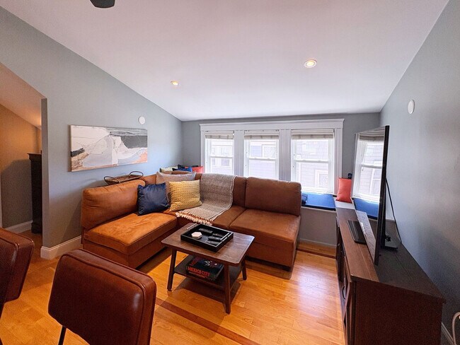 Foto del edificio - 247 Savin Hill Ave