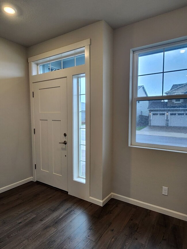 Building Photo - Available now! Newly Built 3 Bed / 2 Bath ...