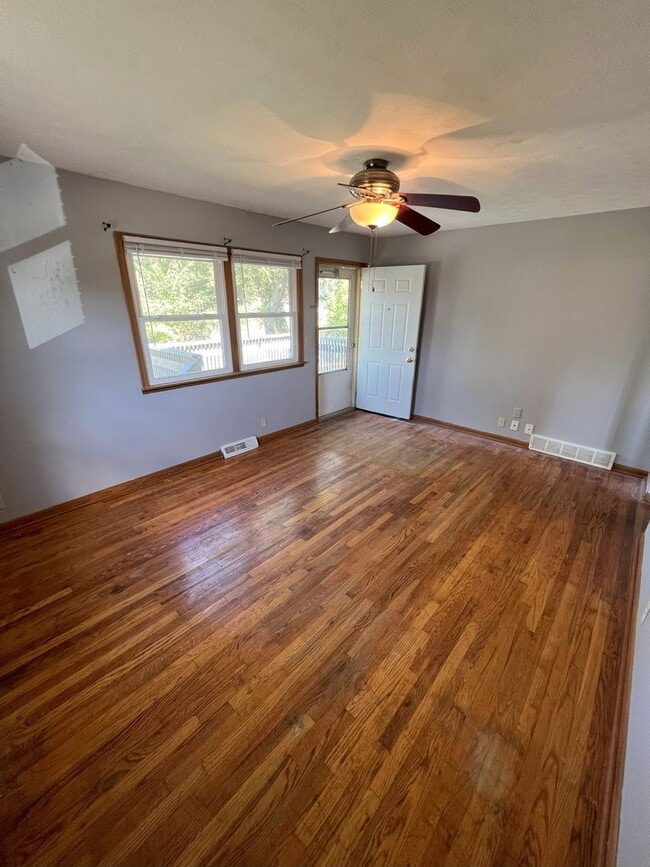 Photo - Bright & Spacious 3-Bedroom Duplex Unit on... House