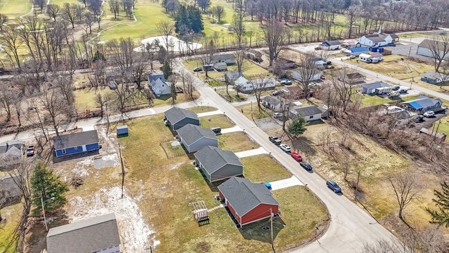 Building Photo - Introducing a charming 2-bedroom, 1-bathro...