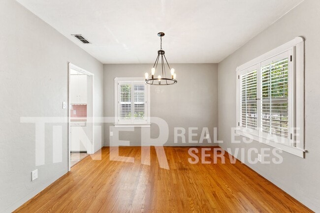 Photo - 1067 Perkins Way House