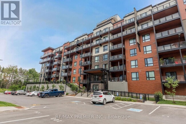 Photo du bâtiment - 302 Essa Rd