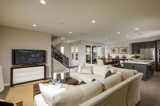 Building Photo - 8353 Summit Way