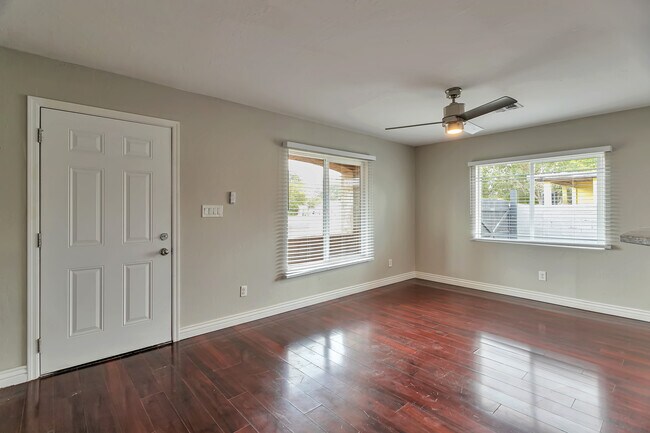 Foto del edificio - 5208 S 11th Ave