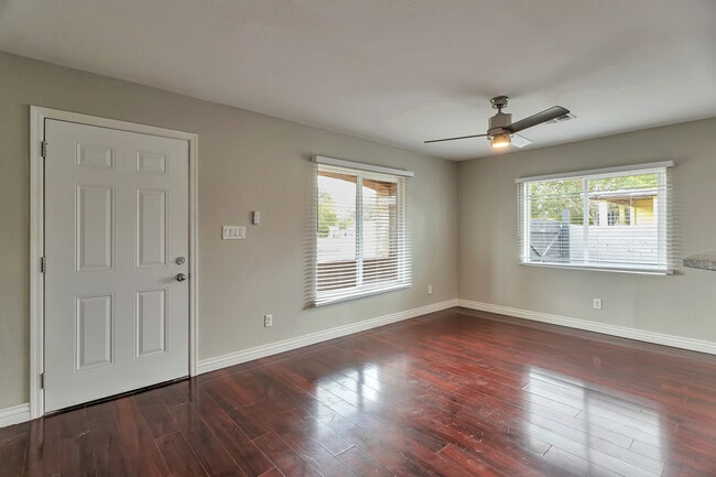 Building Photo - 5208 S 11th Ave