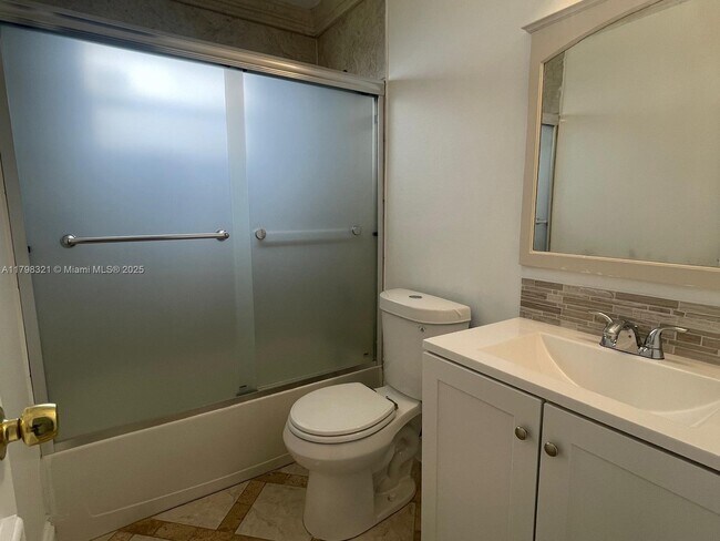 Foto del edificio - 4420 NW 60th St